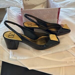 Valentino Garavani Black One Stud Heels NWT in box never worn